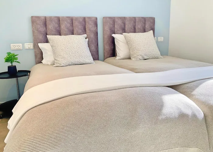 Lovely New Private Duplex In Prime City Center Location