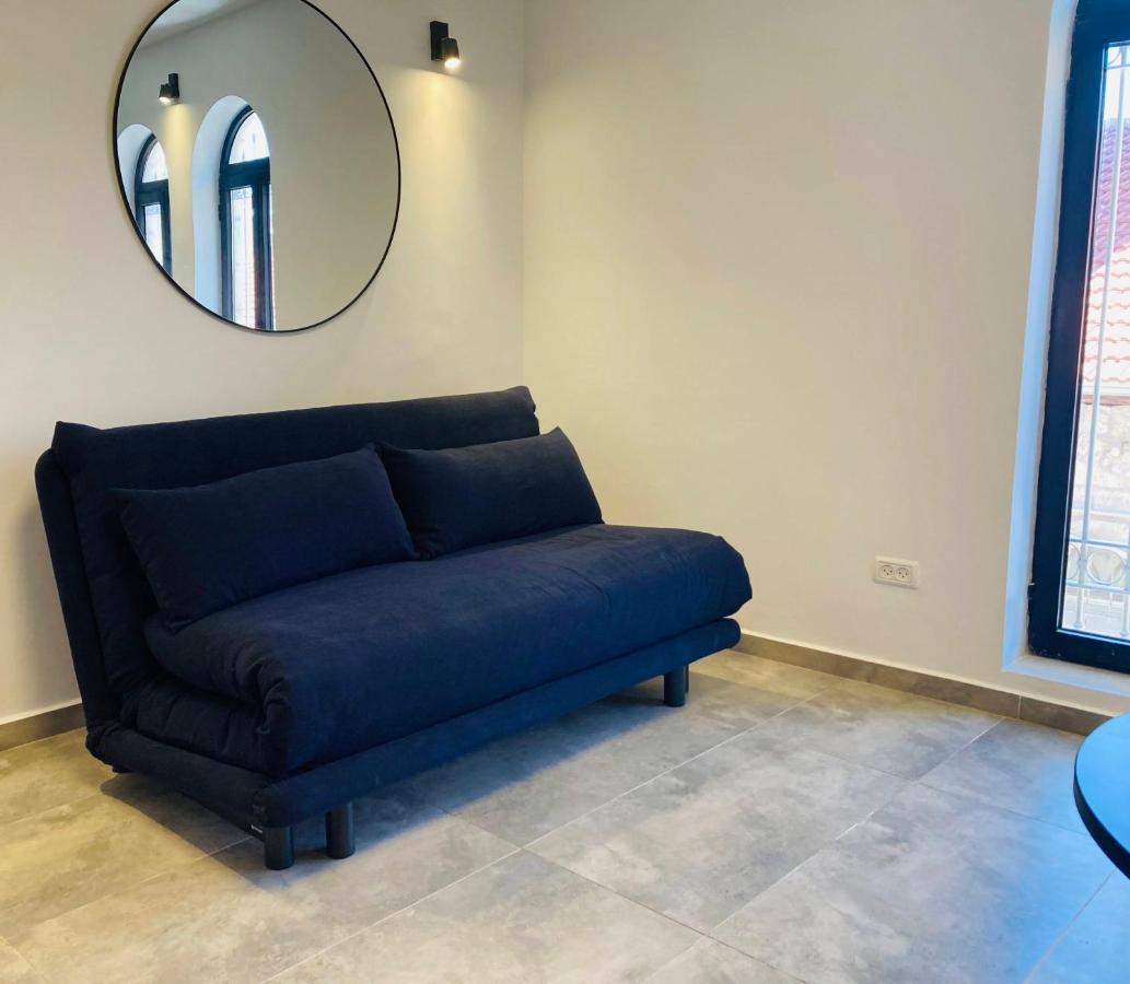 Lovely New Private Duplex In Prime Center Location Apartment