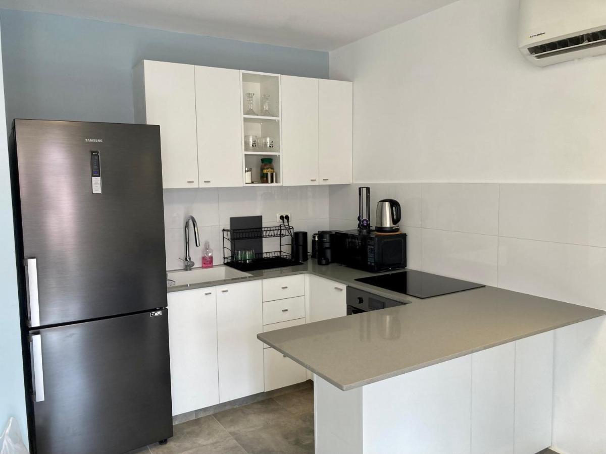 Lovely New Private Duplex In Prime Center Location Apartment *